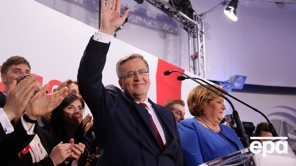 Коморовский поздравил соперника с победой