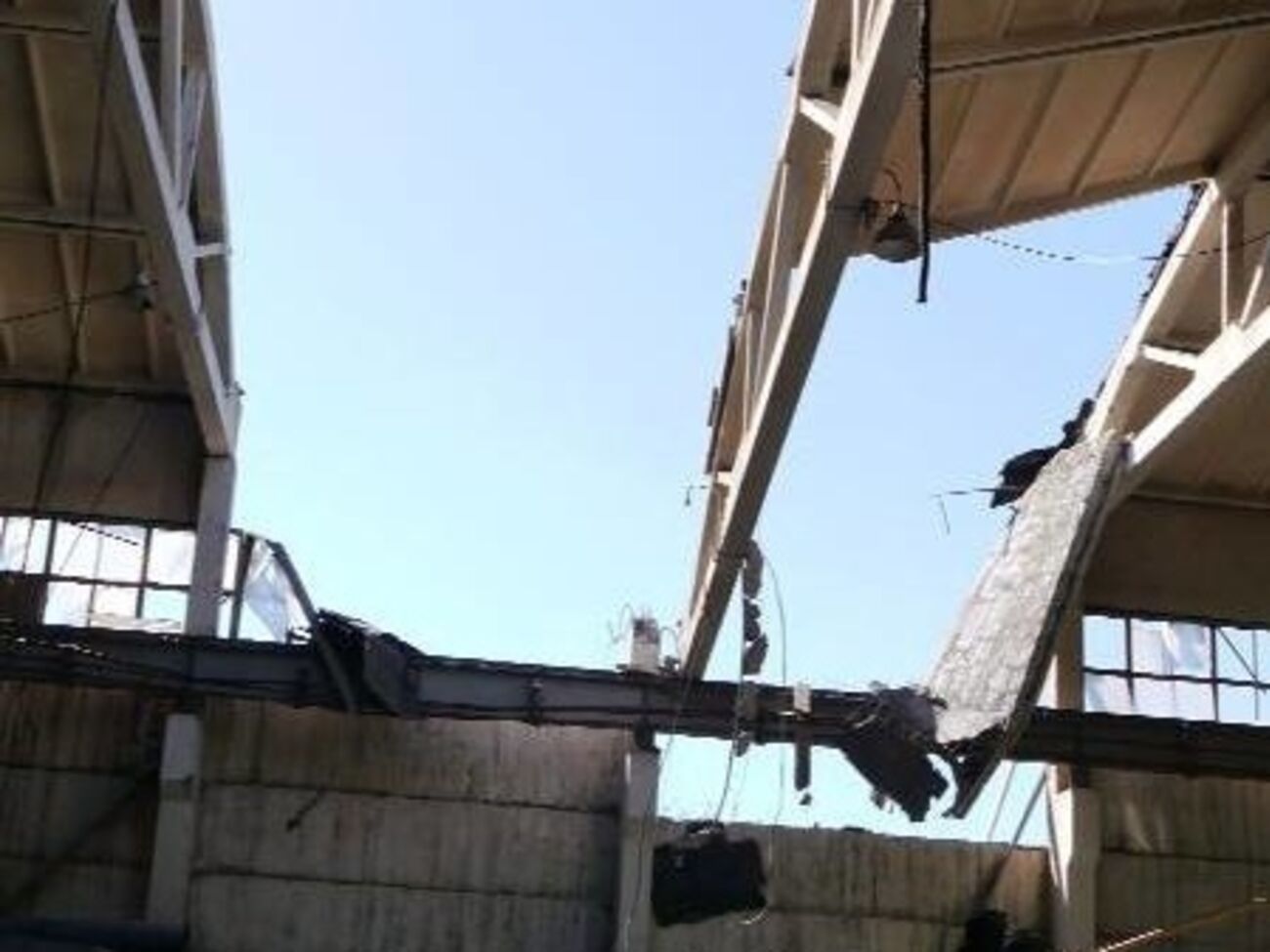 По словам генерального директора Авдеевского коксохимического завода Мусы Магомедова, в настоящее время ущерб от обстрела оценить сложно