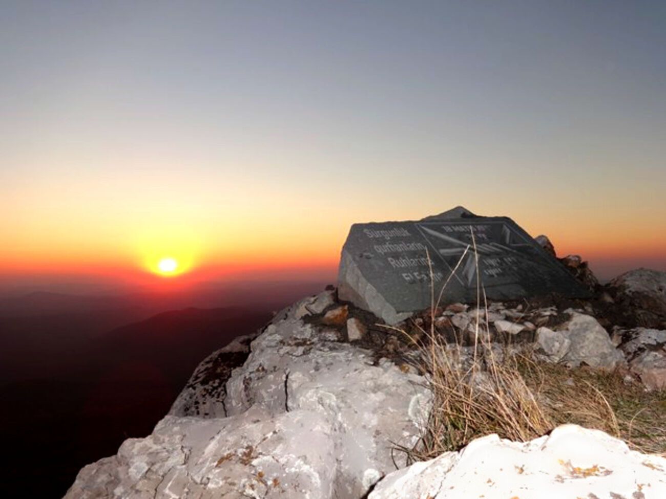 Памятник депортированным татарам неизвестные сбросили с обрыва