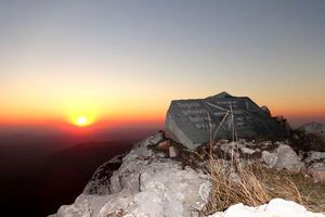 Памятник депортированным татарам неизвестные сбросили с обрыва
