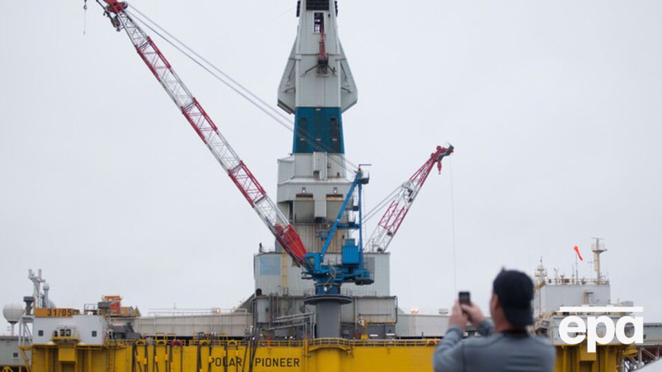 Нефть немного подешевела