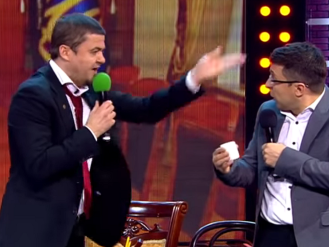 Коломойский – Порошенко: Петя, ты принципиальный? Тогда продай "Рошен". "95-й квартал" снял новое видео