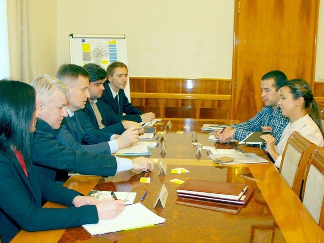 Наливайченко встретился с представителями Amnesty International