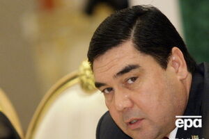 В Туркмении открыли памятник "покровителю"