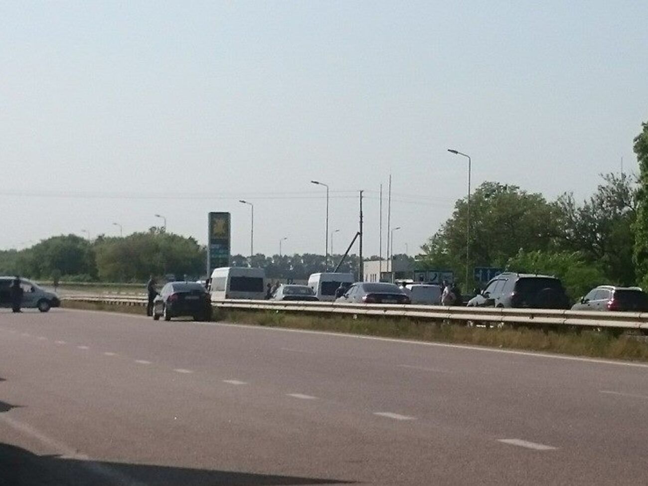 Под Харьковом местный житель убил двоих человек и взял заложников на АЗС. Фоторепортаж