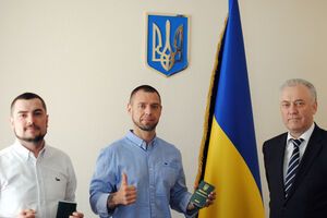 Антон Азизбекян, Сергей Михалок и глава Государственной миграционной службы Украины Сергей Радутный