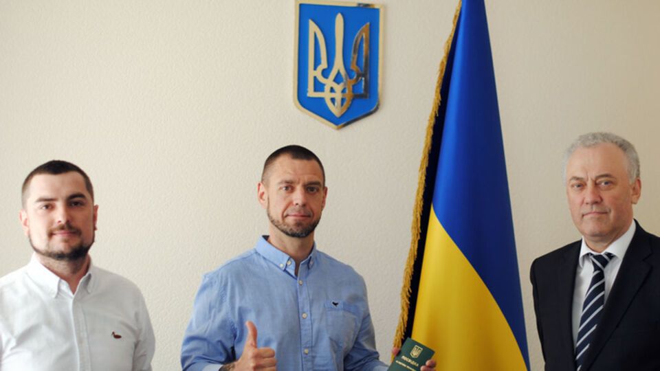 Антон Азизбекян, Сергей Михалок и глава Государственной миграционной службы Украины Сергей Радутный