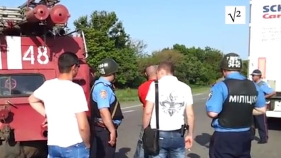 На заправке под Харьковом злоумышленник шесть часов удерживает заложников. Видео