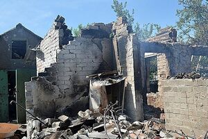 В результате обстрелов террористами в Песках полностью разрушен жилой дом