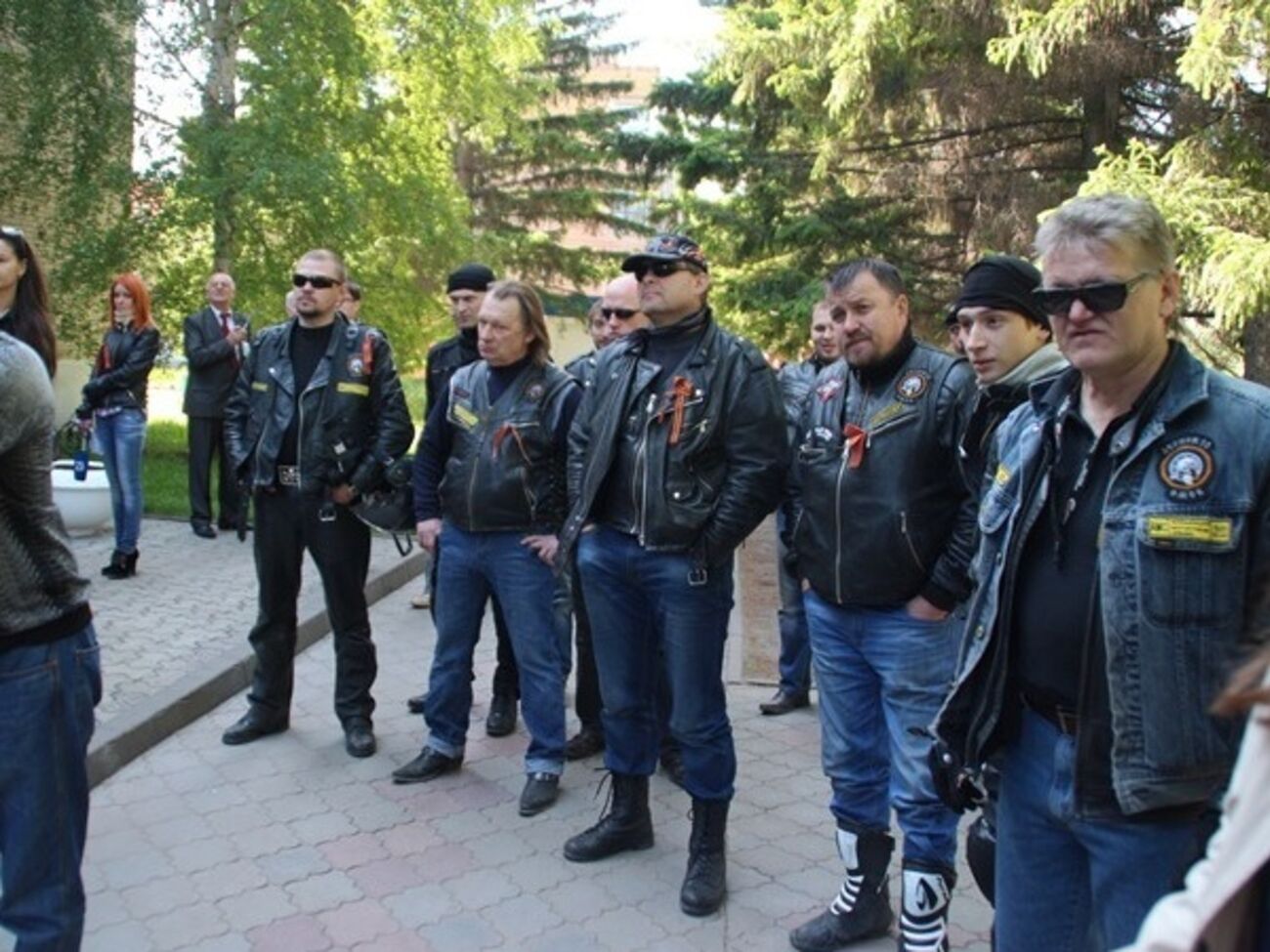 СМИ: Омские байкеры выступили "против искажения истории"