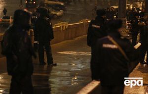 По словам одного из свидетелей, в момент убийства рядом с Немцовым находились три женщины