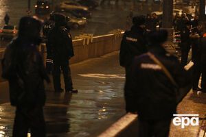 По словам одного из свидетелей, в момент убийства рядом с Немцовым находились три женщины