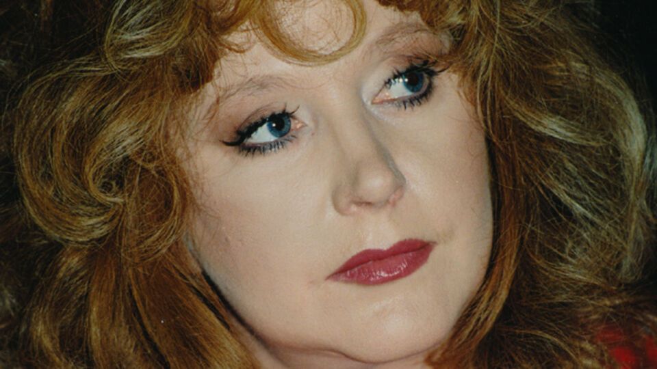 "Чтобы высказать свою позицию, Пугачевой не обязательно давать интервью, достаточно записать песню: "Нас бьют – мы летаем от боли все выше, крыло расправляя над собственной крышей". Смысл строк очевиден"