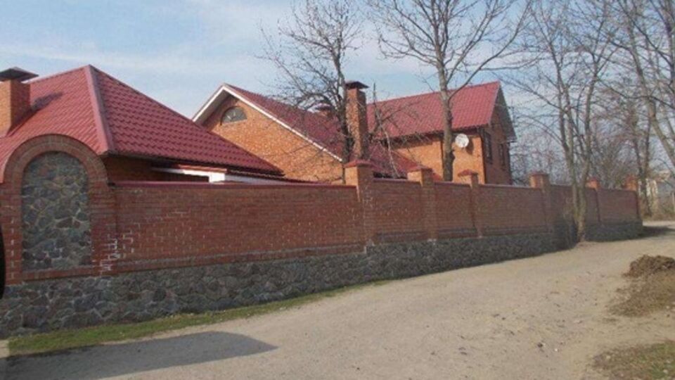 Дом был выставлен на продажу почти неделю назад