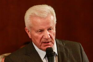 Александр Мороз: Порошенко правильно делает, что пытается выйти из войны на востоке мирным путем