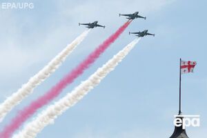 Грузия отпраздновала День независимости авиашоу и военным маршем. Фоторепортаж