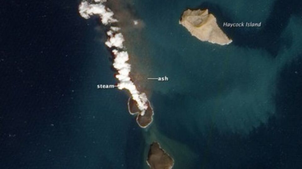 Образование нового вулканического острова