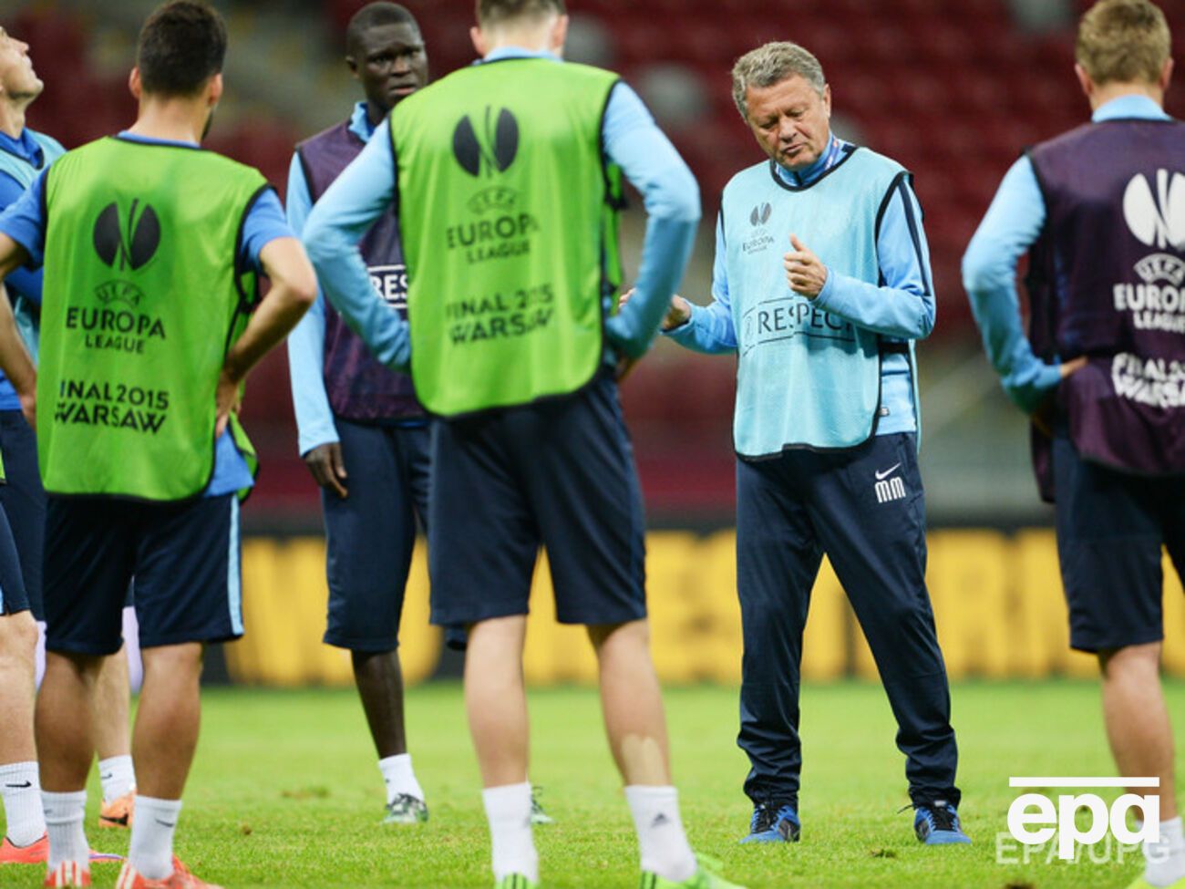 Тренировка "Днепра" на варшавском стадионе "Народовый" за день до матча