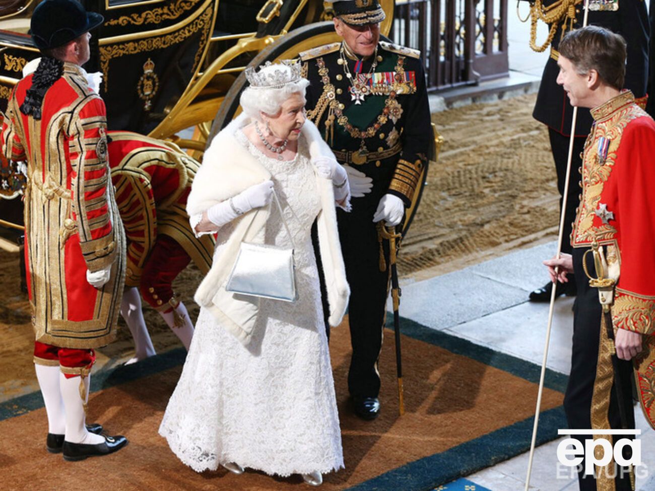 Елизавета II заявила, что давление нас Россию будет оказываться и в дальнейшем