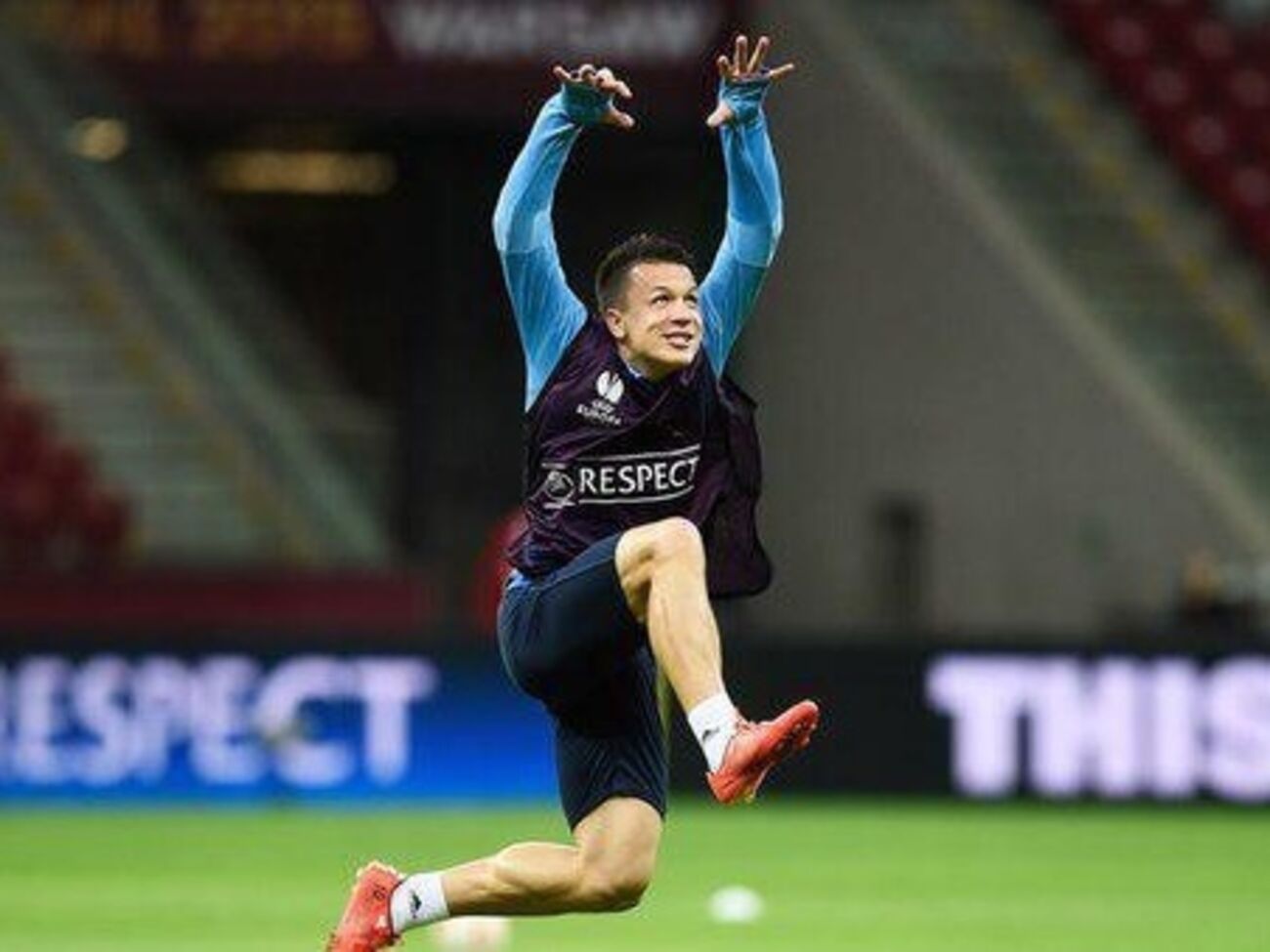 Соцсети: "14 октября --- день основания ФК "Севилья" и день основания Украинской Повстанческой Армии. Совпадение? Не думаю"