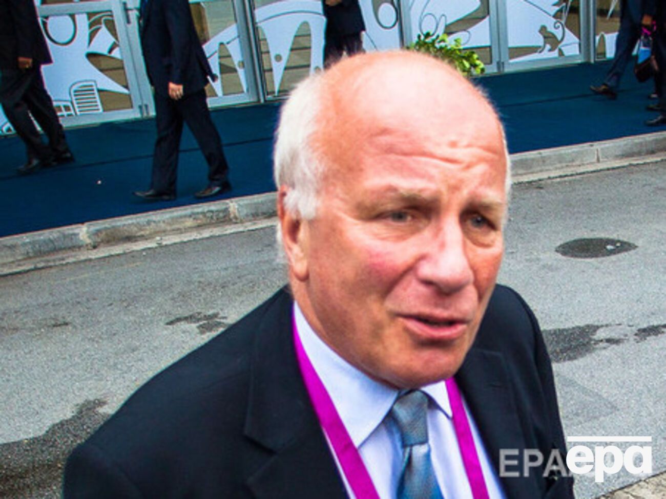 Дайк призвал Блаттера уйти в отставку