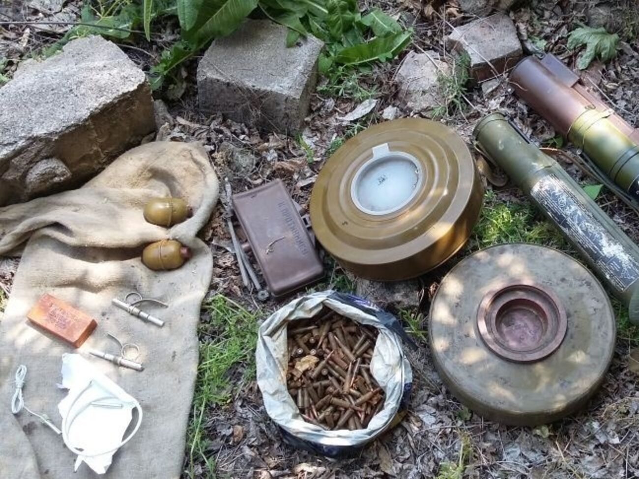 Тайник с оружием уничтожили