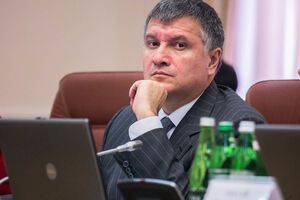 Арсен Аваков: Если ты берешь новеньких молодых красавчиков-милиционеров из институтов и бросаешь в ту же старую систему, то этот свежий огурчик через некоторое время в этой бочке станет таким же соленым коррупционным огурцом, только с молодым лицом