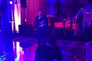 Игорь Коломойский поздравил футболистов "Днепра" с финалом Лиги Европы в одном из клубов Варшавы