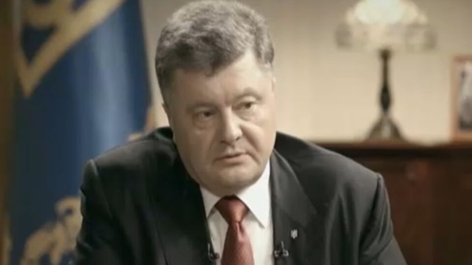 Петр Порошенко объяснил, когда введет военное положение