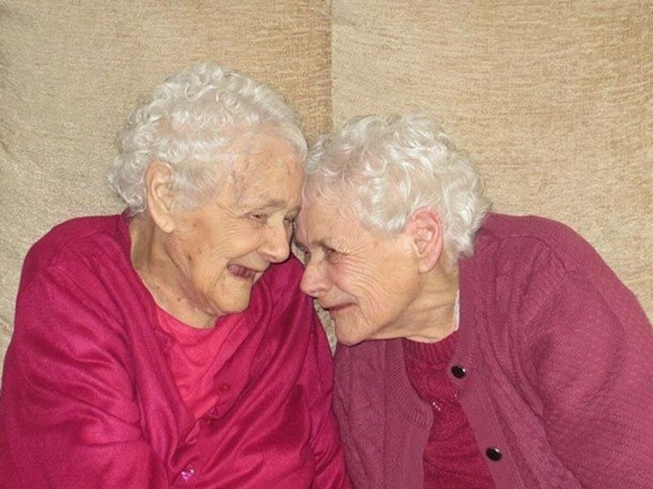 Сестры-близняшки Флоренс Дэвис и Гленис Томас