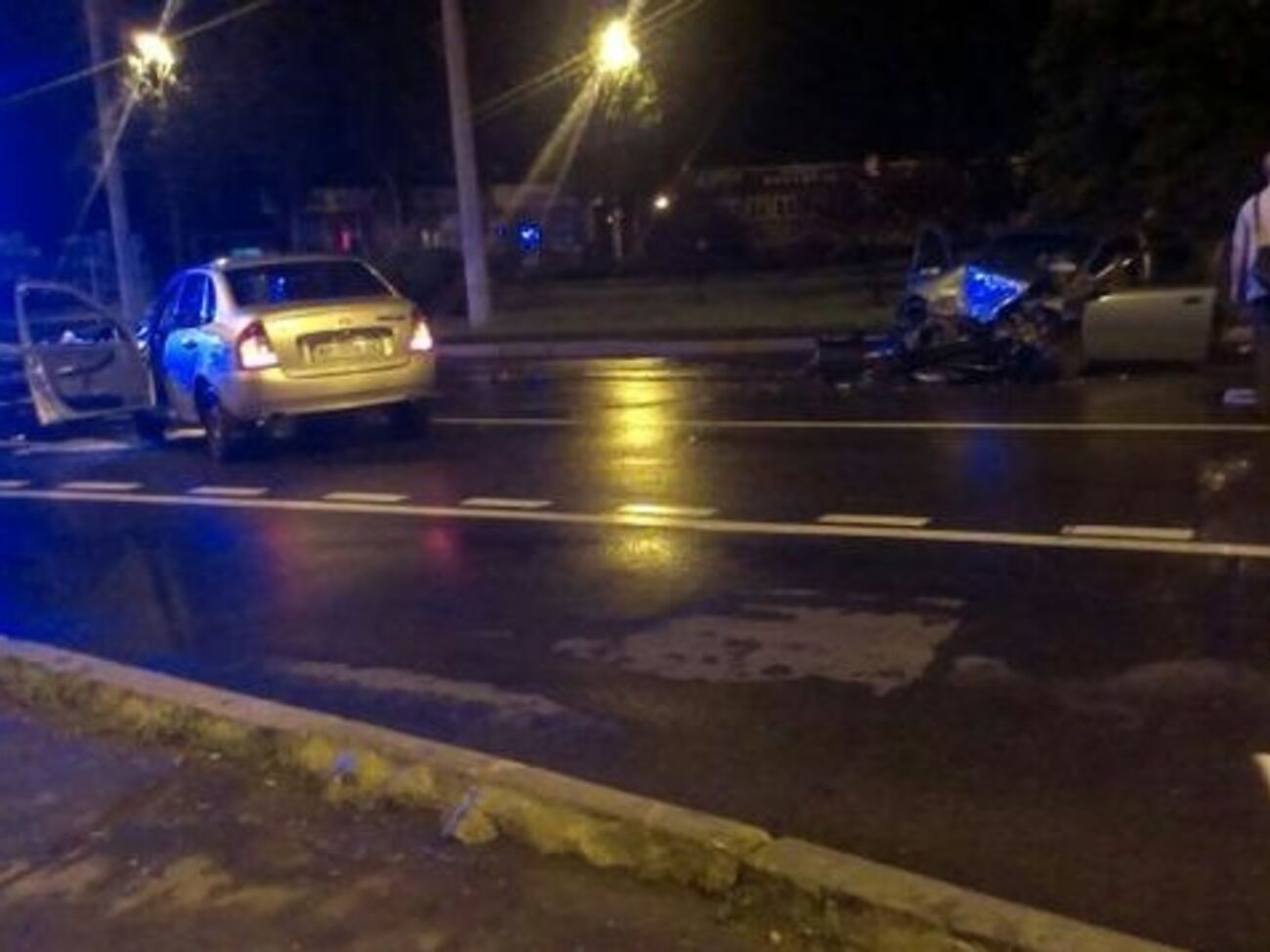 Водитель такси от полученных травм умер в машине "Скорой помощи"