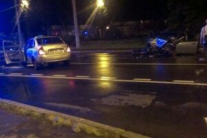 Водитель такси от полученных травм умер в машине "Скорой помощи"