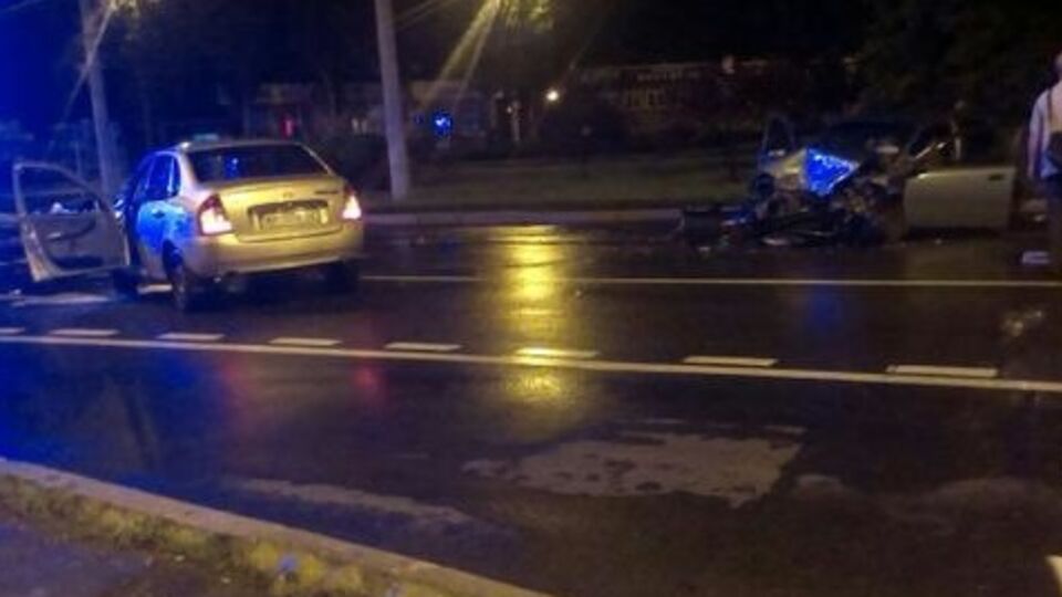 Водитель такси от полученных травм умер в машине "Скорой помощи"