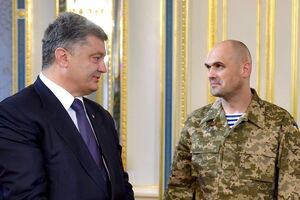 Олег Кузьминых во время встречи с президентом Украины Петром Порошенко, которая состоялась на второй день освобождения