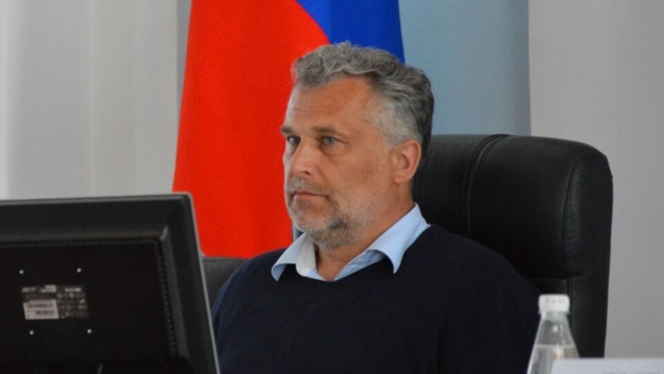 Алексей Чалый: Вы видели сопроводительную записку к постановлению этому? Выделять почти 3 кв. км земли под полторы странички "хотелок" с подписью Хирург по меньшей мере странно