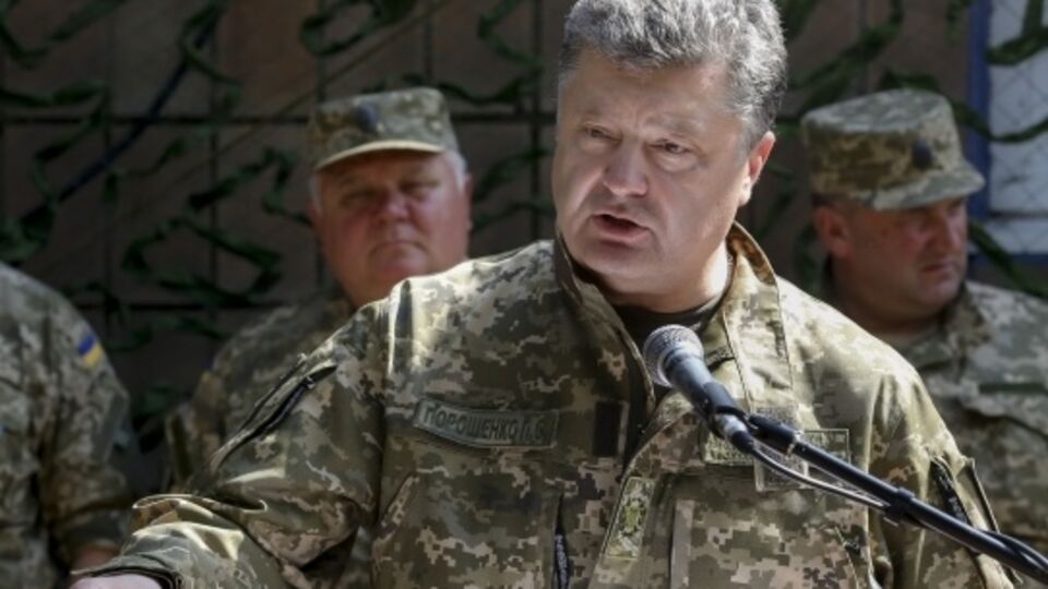 Порошенко назвал главарей боевиков бомжами и тунеядцами