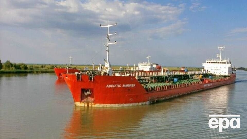 Танкер Adriatik Mariner ночью снялся с рейда в Измаиле и находится в румынских территориальных водах