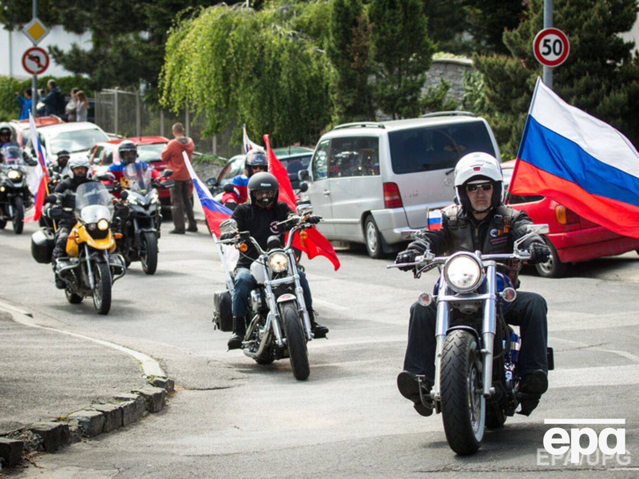 Несмотря на запреты, байкеры Путина спокойно колесят Европой