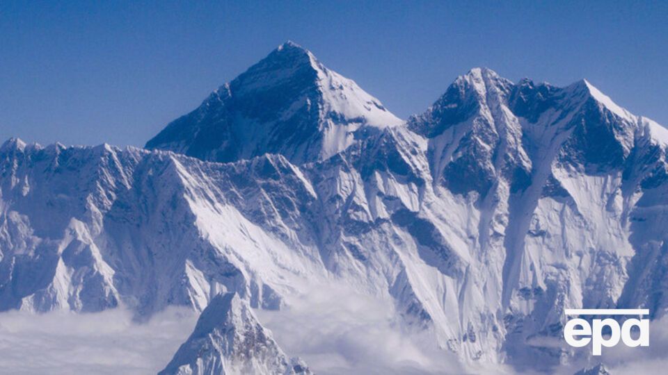 По данным ученых, Эверест стал немного ниже