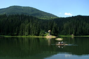 Одно из живописнейших мест Украины озеро Синевир