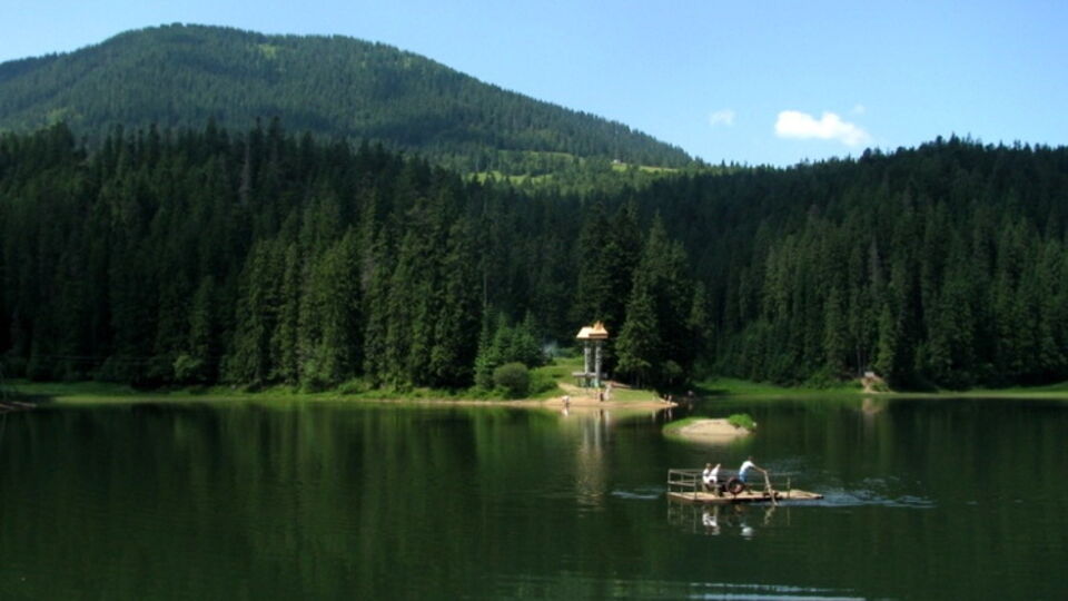 Одно из живописнейших мест Украины озеро Синевир