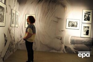 Фото с миланской выставки, посвященной Курту Кобейну и группе Nirvana