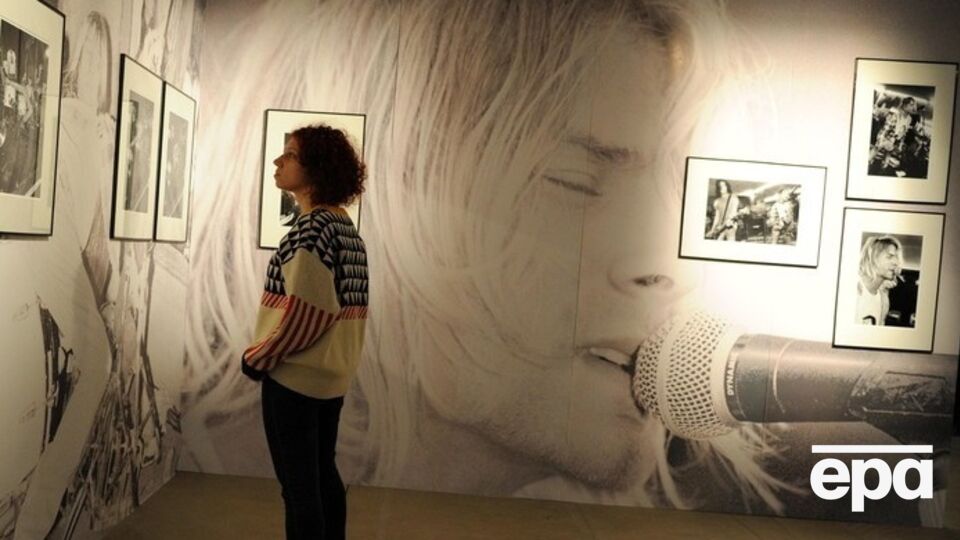 Фото с миланской выставки, посвященной Курту Кобейну и группе Nirvana