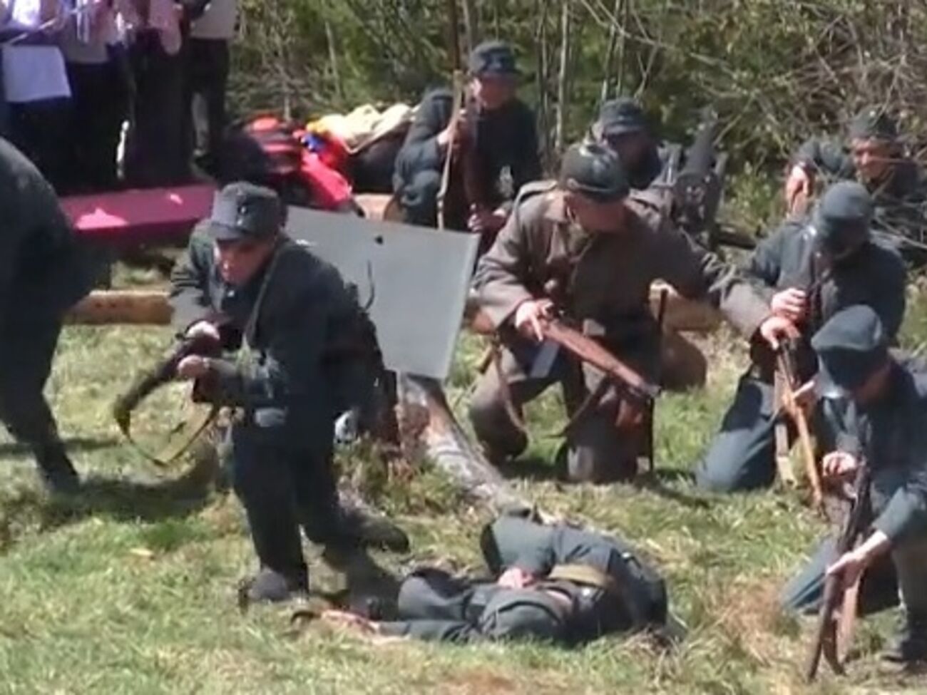 Панихида и вече также состоялись у могил сечевых стрельцов