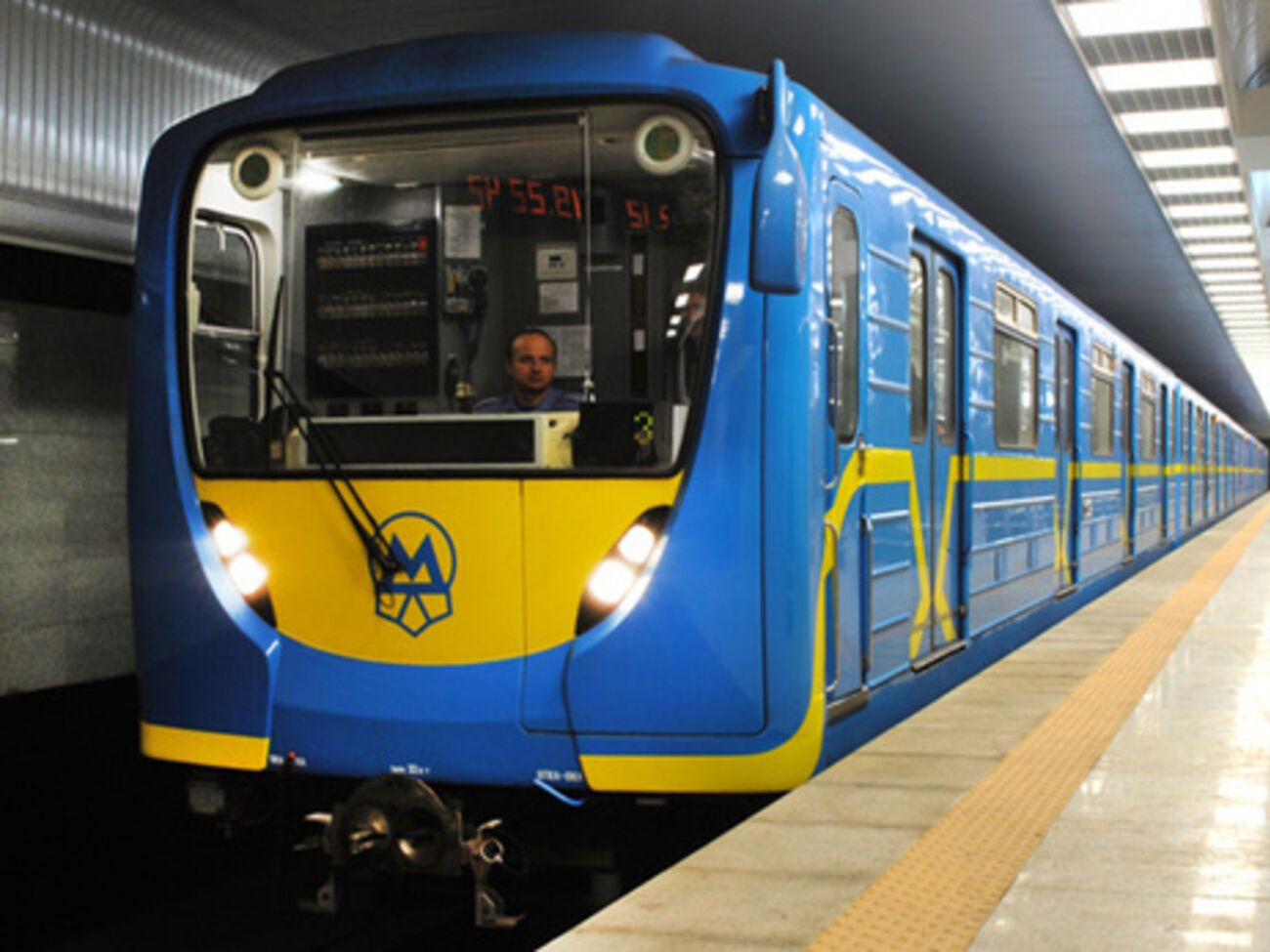 Метро будет работать на час дольше
