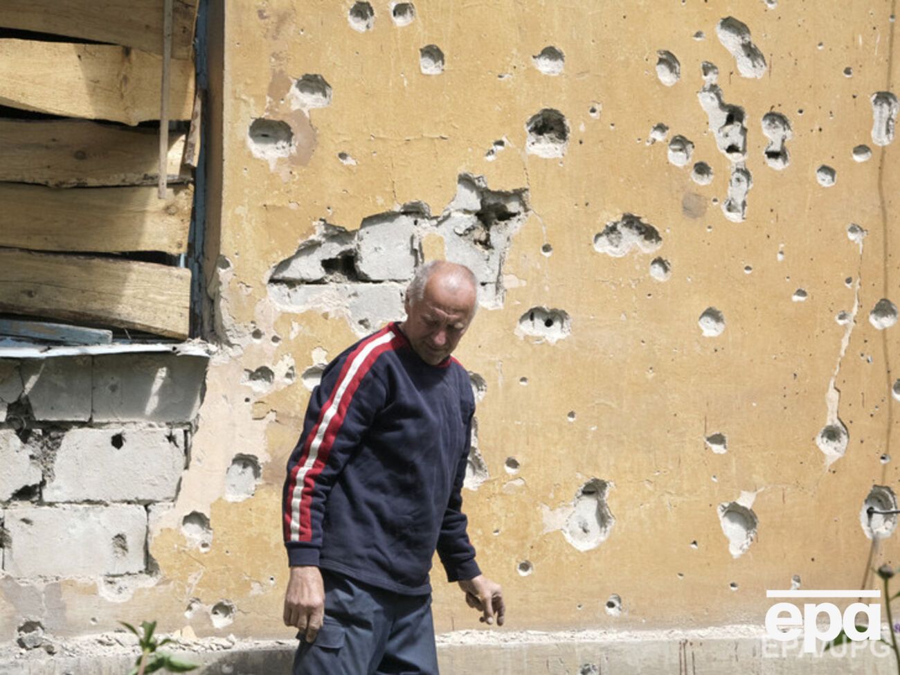 Боевики пытаются ценой жизни мирного населения скомпрометировать украинские войска, заявили в пресс-центре АТО