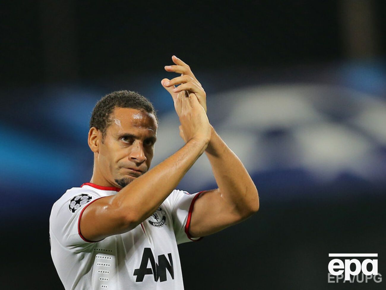 Рио Фердинанд завершил карьеру