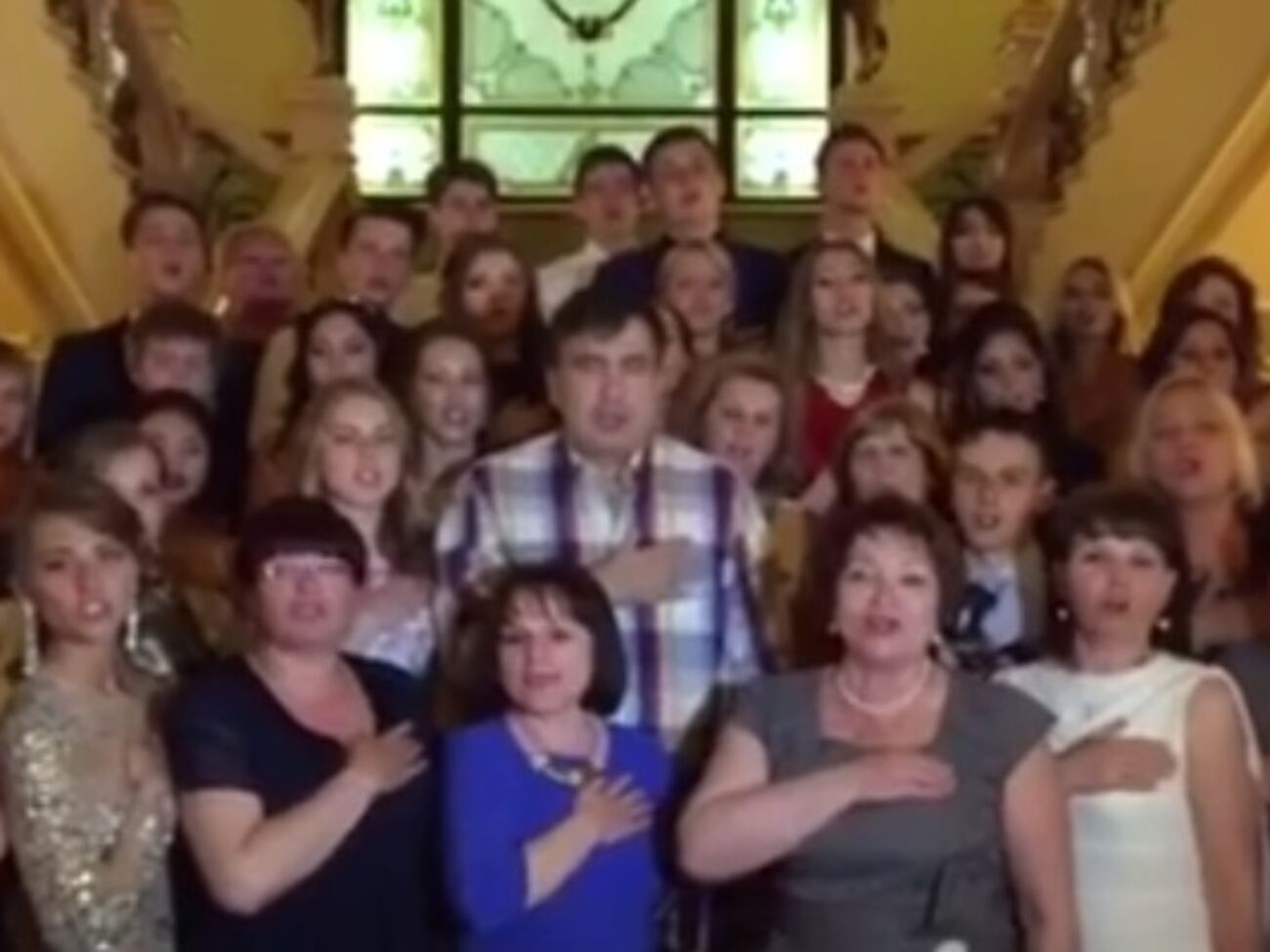 В Одессе Саакашвили среди ночи спел с выпускниками гимн Украины. Видео