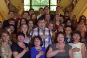В Одессе Саакашвили среди ночи спел с выпускниками гимн Украины. Видео