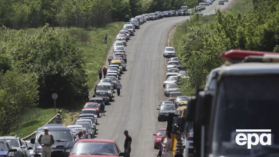 Дейдей: Поток машин на дорогах не стихает. А по посадкам пытаются прорываться мелкие контрабандисты